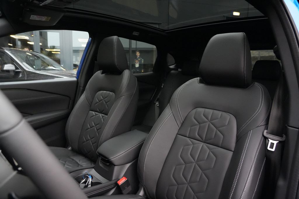 51079791-3.jpg