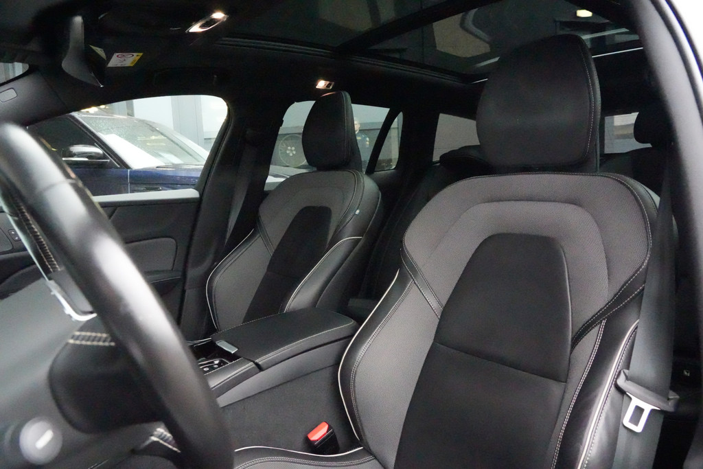 51933358-3.jpg