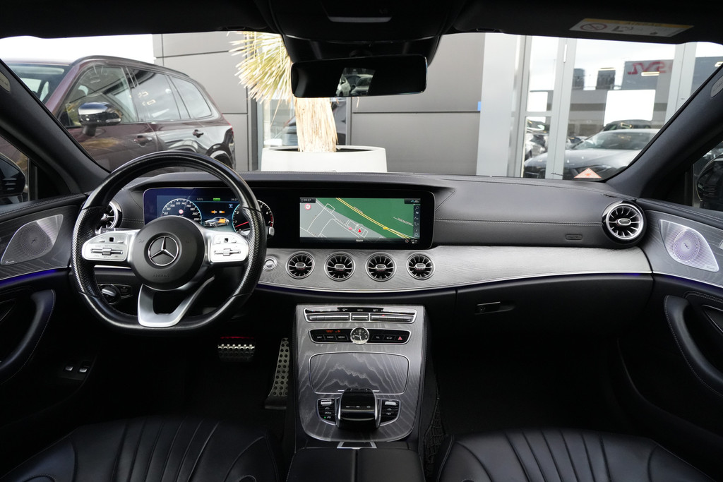 52418707-2.jpg