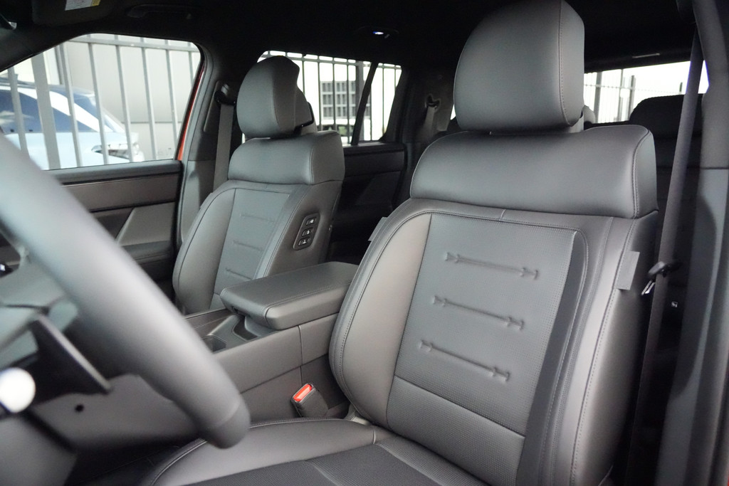 52933852-3.jpg