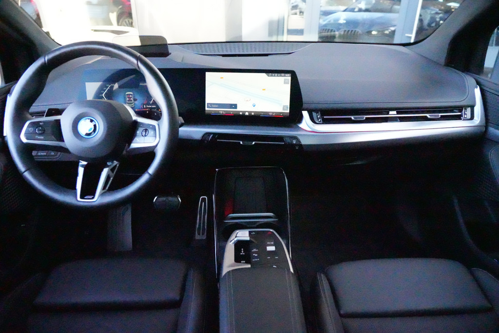 53109331-2.jpg
