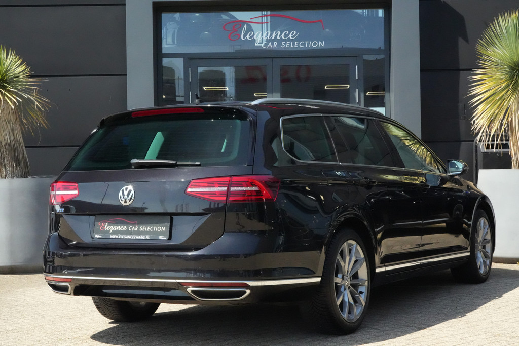 53634441-2.jpg