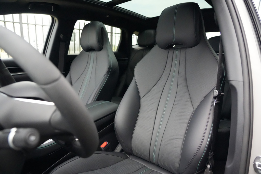 53898083-3.jpg