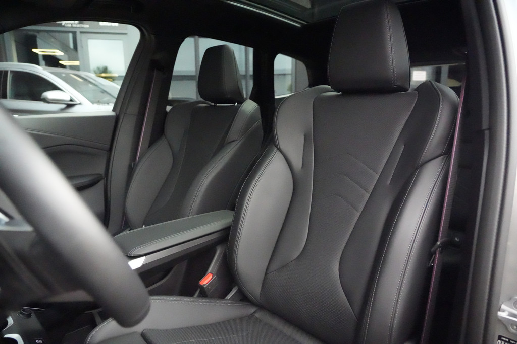 54381135-3.jpg