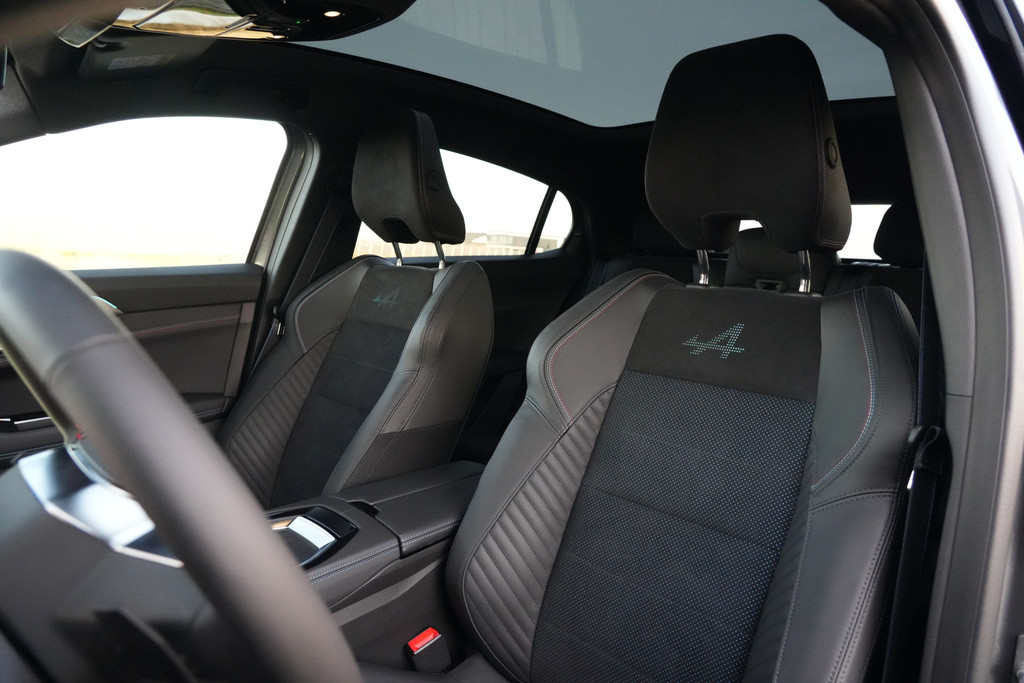 55542211-3.jpg