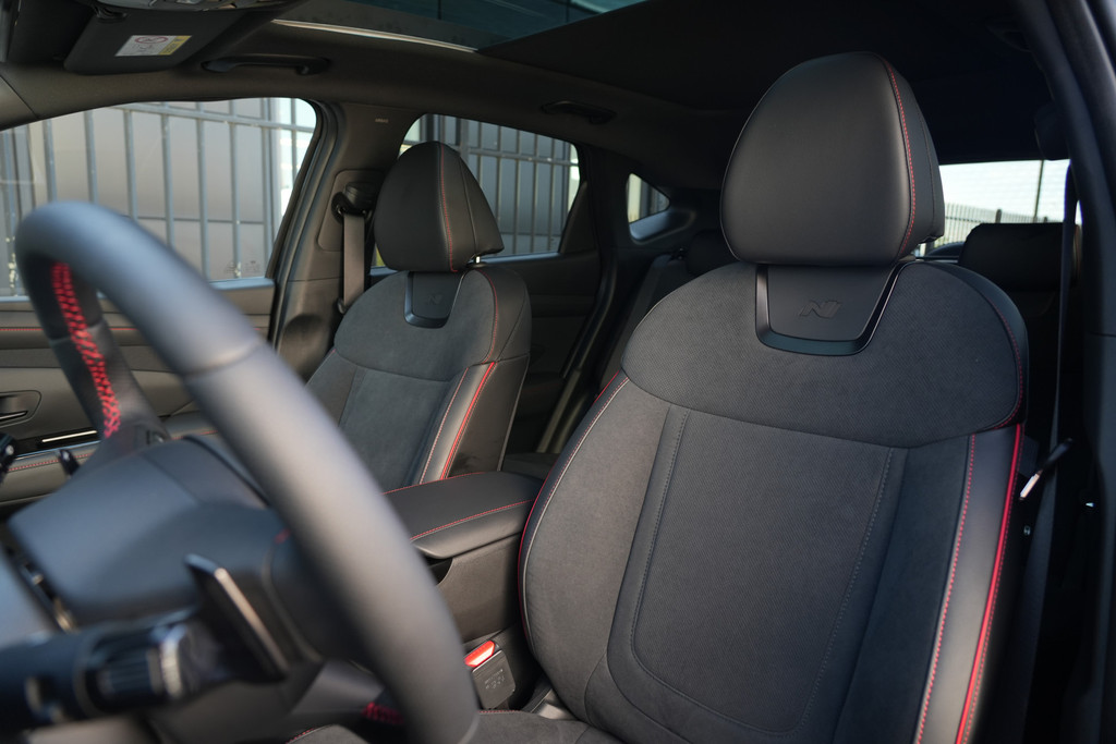 55894847-3.jpg