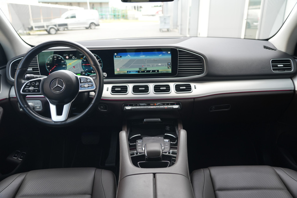 56398241-2.jpg