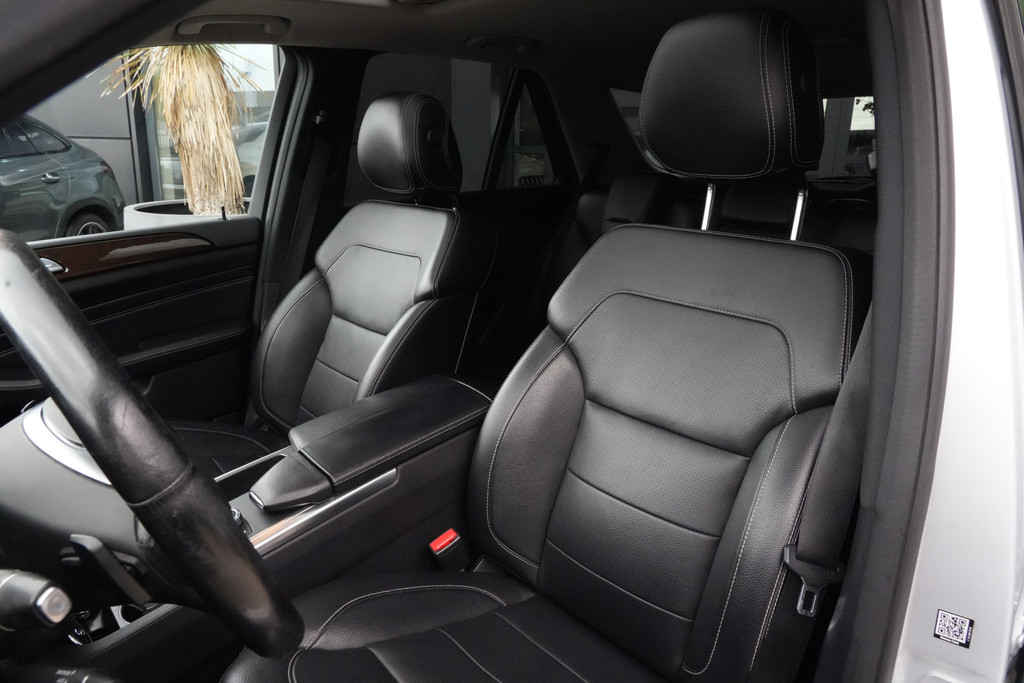 56761829-3.jpg